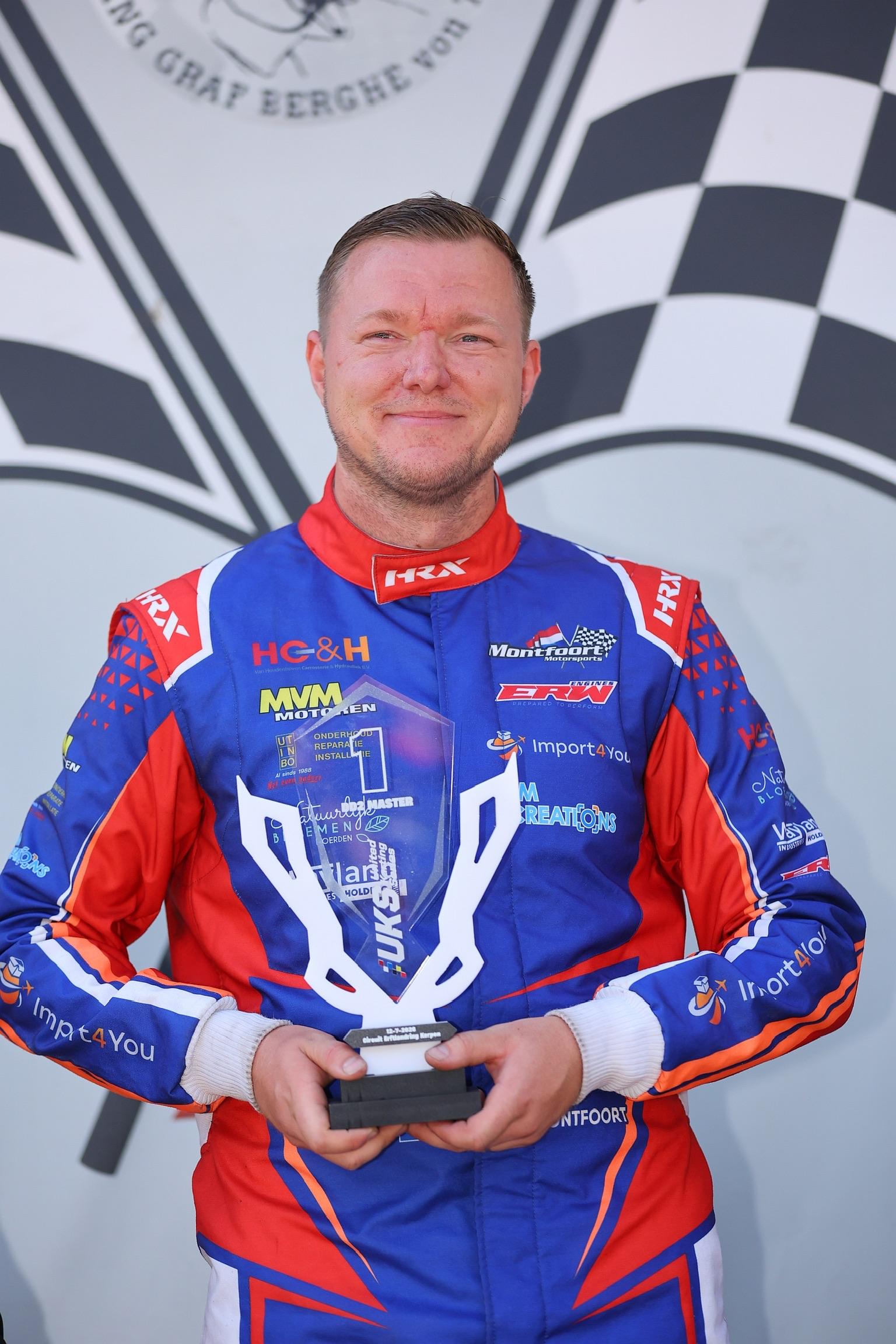 Эрвин Монфорт с кубком победителя United Karting Series, Керпен, класс DD2 Masters